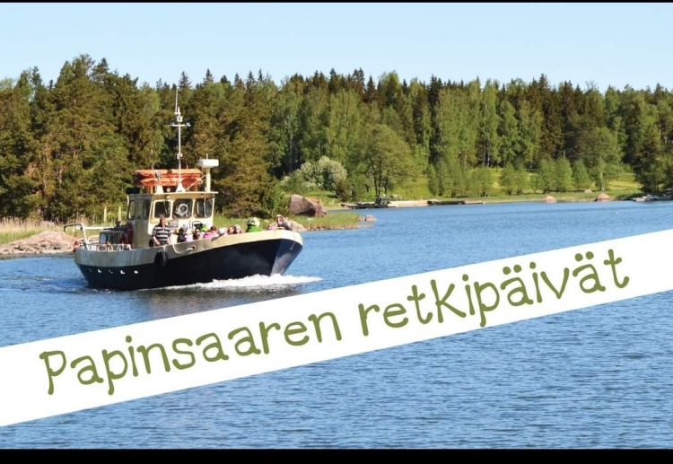 Papinsaaren retkipäivä Ihmisiä veneessä saaristomaisemassa